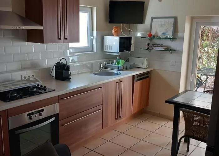 Cuisine, Et Salle De Bains Independants *